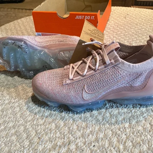 rose colored vapor maxes men and women BRAND NEW Nike Air VaporMax Plus Pink Oxford Metallic Silver DM8327  main image 2